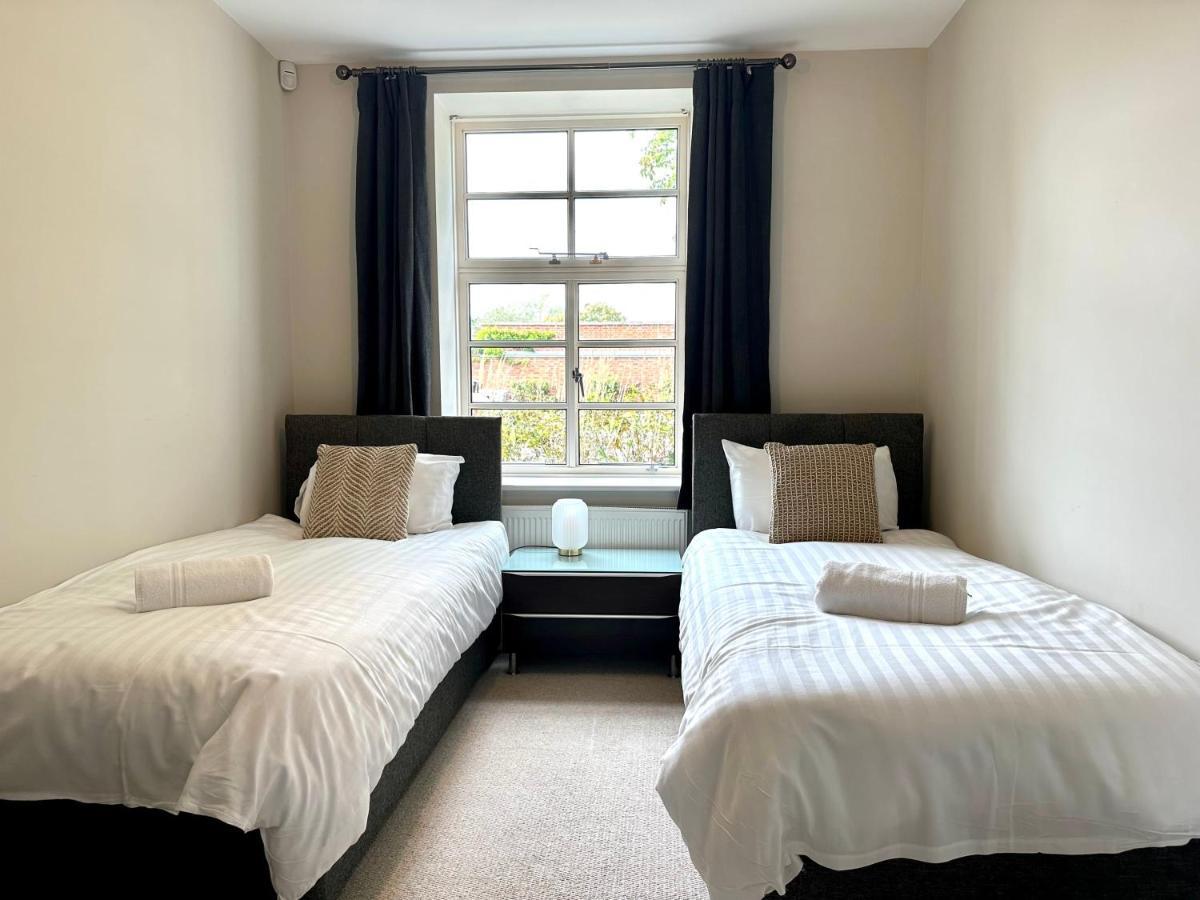 Desirable 2 Bedroom Apartment In Bicester That Sleeps 5 Buitenkant foto